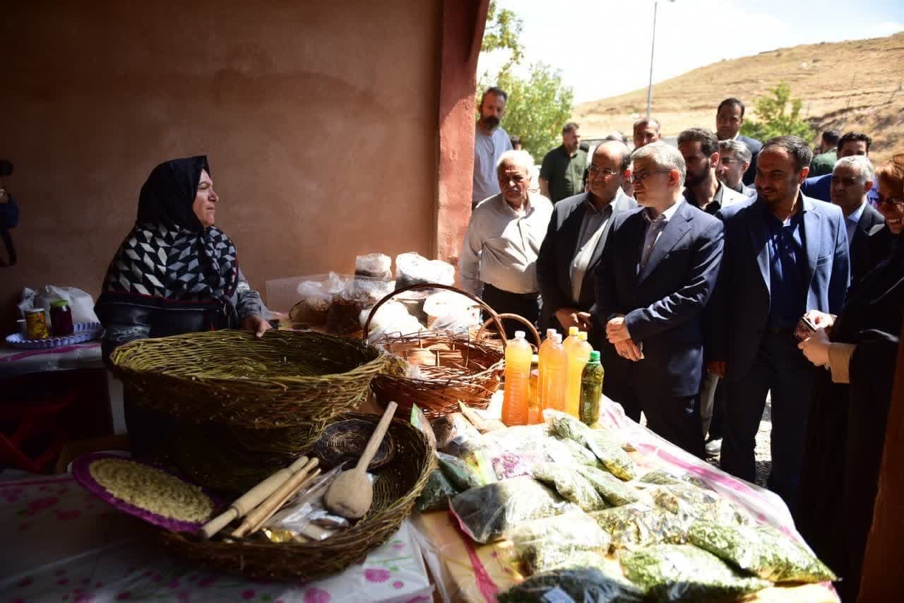 بازارچه صنایعدستی طالقان افتتاح شد